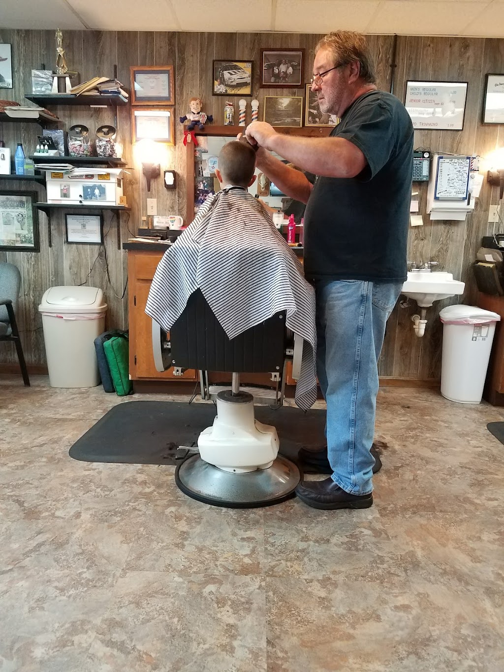 Arties Barber Shop | 1415 E Poland Rd, Bessemer, PA 16112, USA | Phone: (724) 667-8708