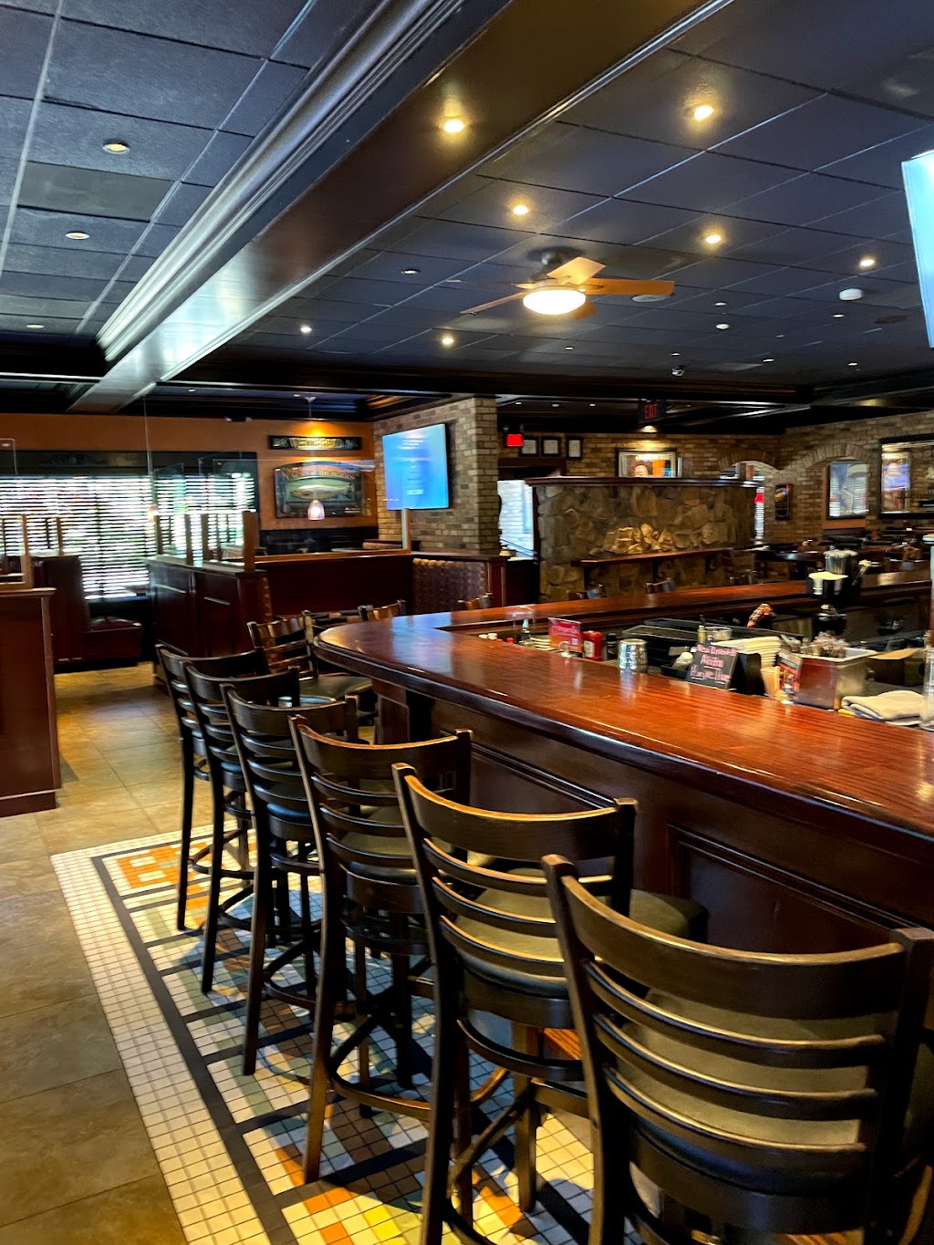 Houlihans | 1735 US-46, Parsippany, NJ 07054, USA | Phone: (973) 334-4900