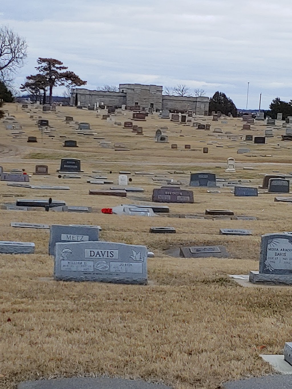 Highland Cemetery | 702 Amos Becker Rd, Winfield, KS 67156, USA | Phone: (620) 221-5500