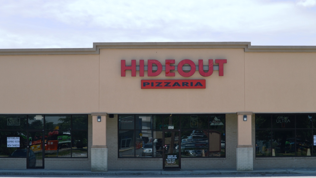 Hideout Pizzaria | 5620 Barrett Ln, Louisville, KY 40272, USA | Phone: (502) 742-3145