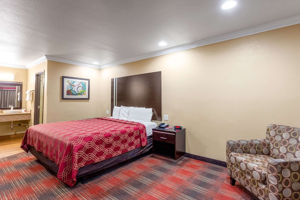 Econo Lodge Inn & Suites Escondido Downtown | 515 W Washington Ave, Escondido, CA 92025, USA | Phone: (760) 317-4086