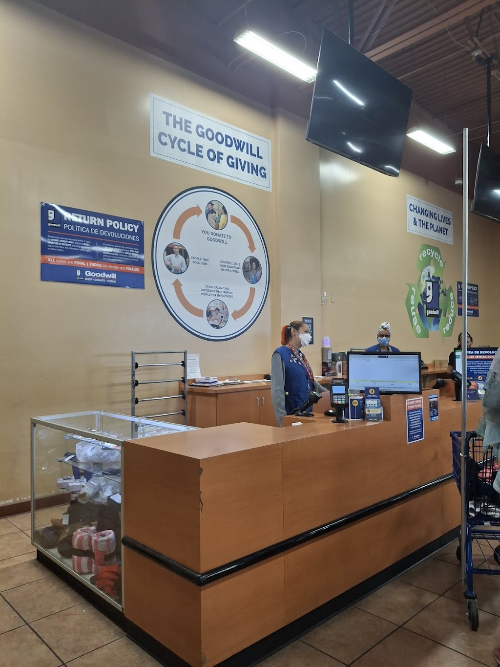 Goodwill Retail Store and Donation Center | 330 E Silverado Ranch Blvd, Las Vegas, NV 89183, USA | Phone: (702) 214-2055