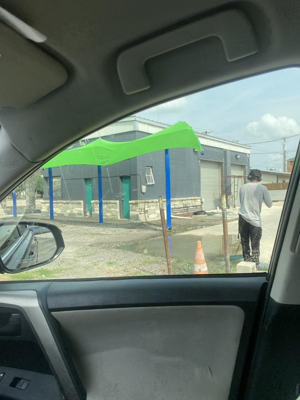 Splash N Foam Car Wash | 705 Fannin St, George West, TX 78022, USA | Phone: (361) 449-5652