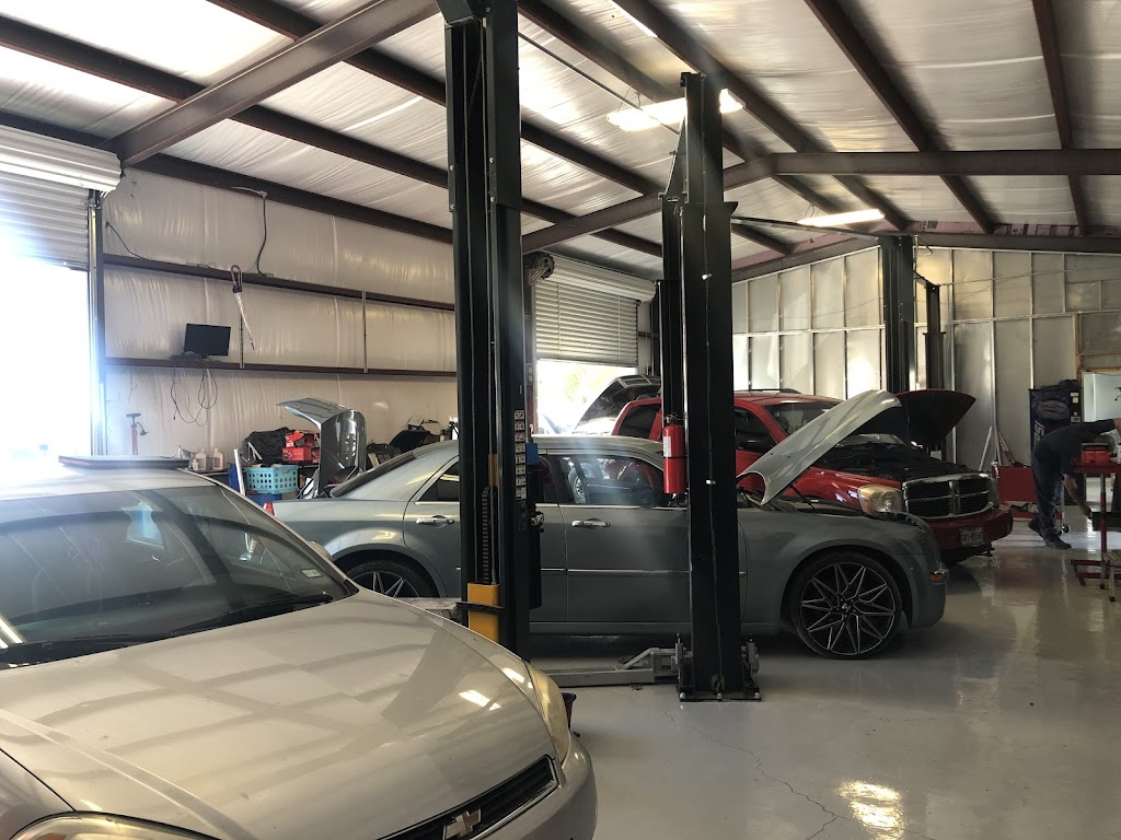 CARFIX | 112 Tradesmen Dr, Hutto, TX 78634, USA | Phone: (512) 642-5044