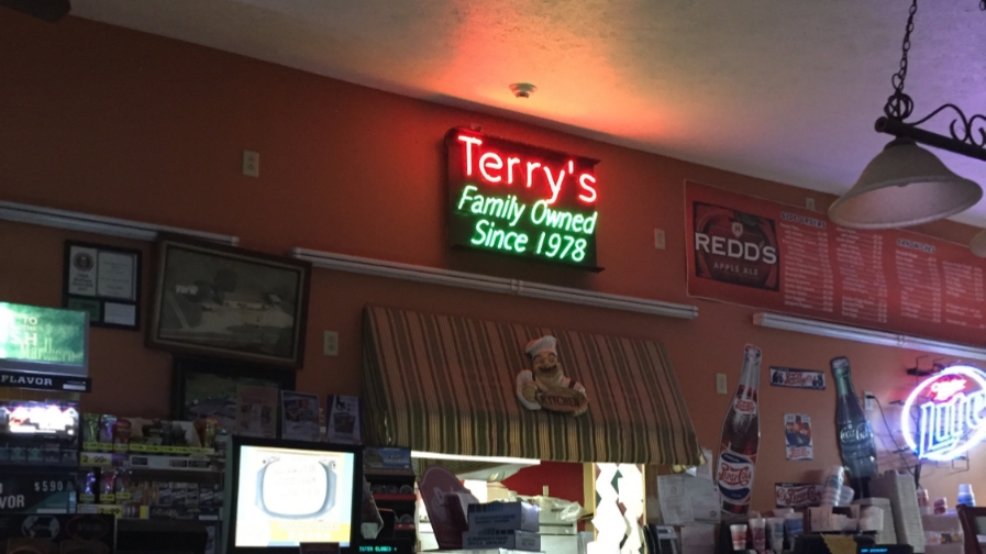 Terrys Grocery and Pizza | 1505 US-50, Lynchburg, OH 45142, USA | Phone: (937) 364-2156