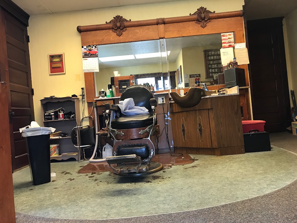 Garys Barber Shop | 219 N Main St, Upland, IN 46989, USA | Phone: (765) 998-2791