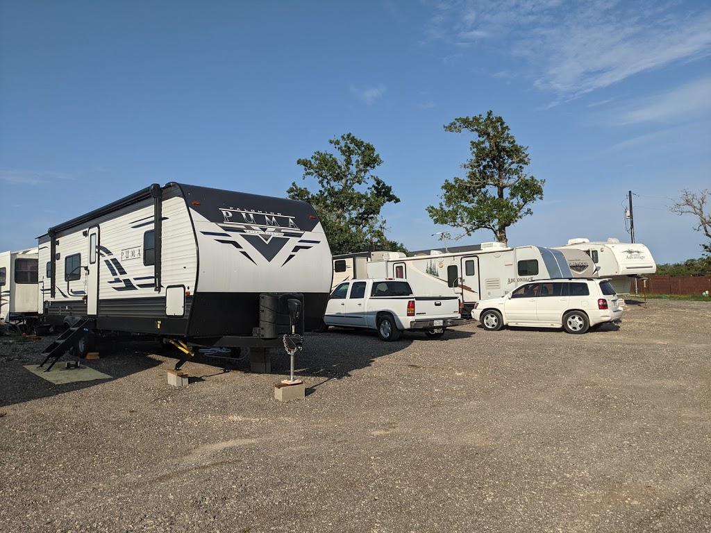 Bluebonnet RV Park | 114 Stoney Brook Dr, Cedar Creek, TX 78612, USA | Phone: (512) 740-6264