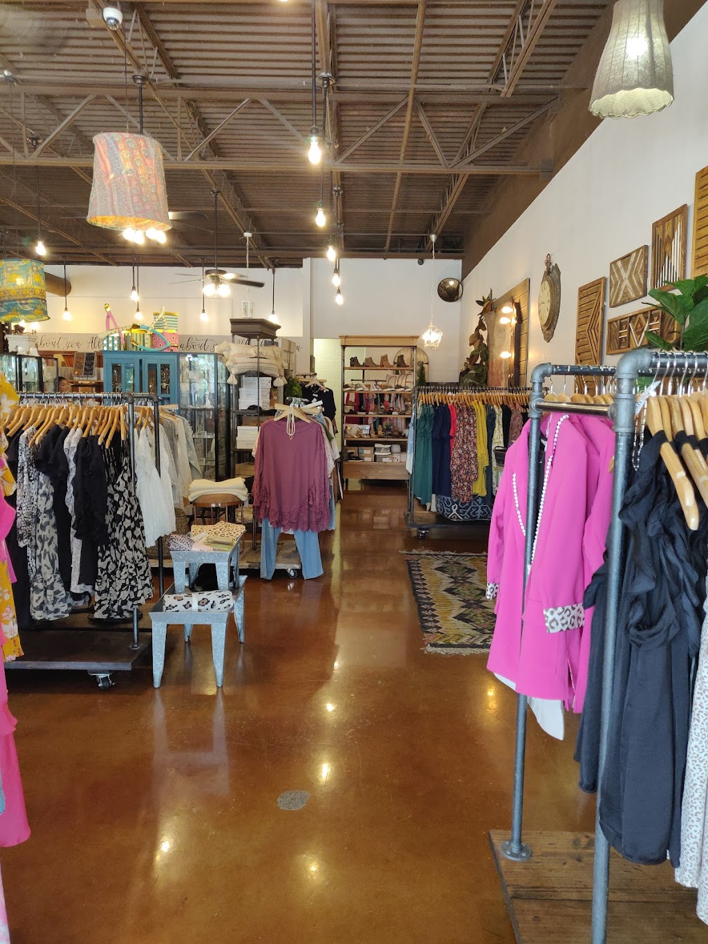 Two Ps & Callis Boutique | 690 Center Point Rd #205, San Marcos, TX 78666, USA | Phone: (512) 392-8967