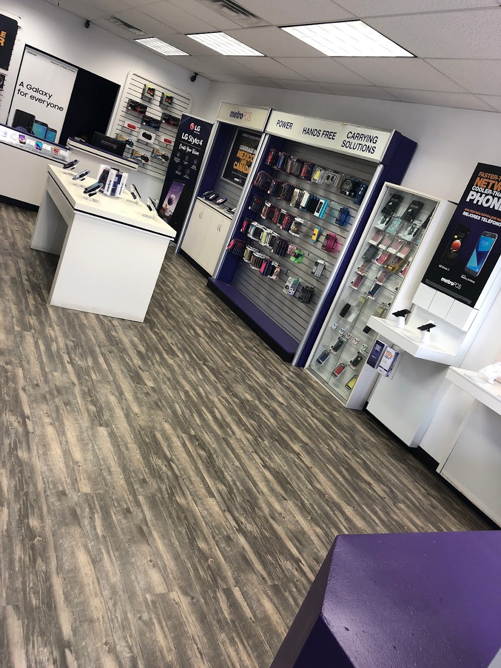 Metro by T-Mobile | 5600 Ritchie Hwy # 4, Brooklyn Park, MD 21225, USA | Phone: (410) 636-1200