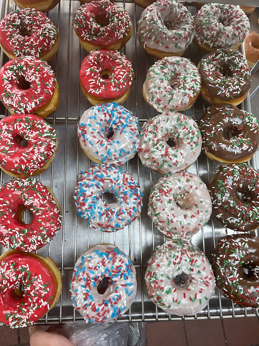 Ednas Donuts By George | 113 W Tennyson Rd, Hayward, CA 94544, USA | Phone: (510) 783-3355