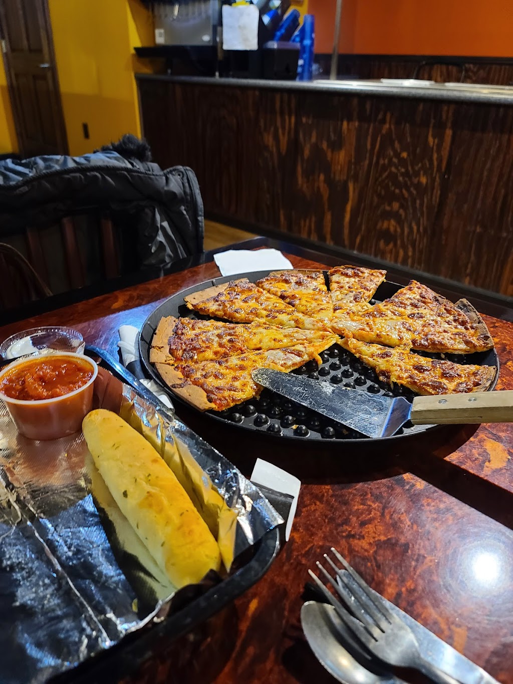 East of Chicago Pizza | 8475 US-33, Churubusco, IN 46723, USA | Phone: (260) 693-1010