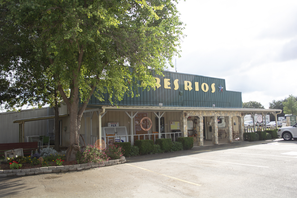 Tres Rios Resort | 2322 County Rd 312, Glen Rose, TX 76043, USA | Phone: (254) 221-0018