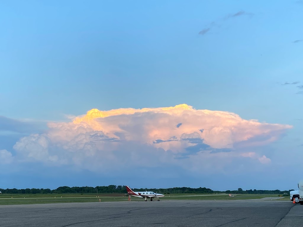 East Metro Jet Center | 625 W Hanger Rd #11-12, New Richmond, WI 54017, USA | Phone: (715) 246-5338