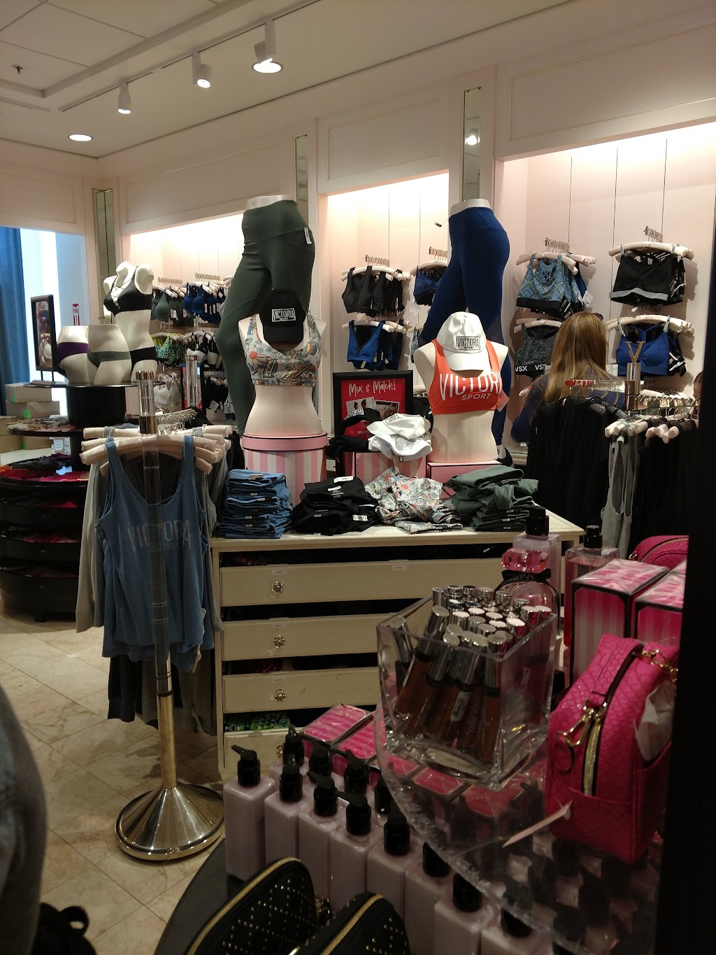 Victorias Secret | 16805 Birkdale Commons Pkwy, Huntersville, NC 28078, USA | Phone: (704) 987-9313