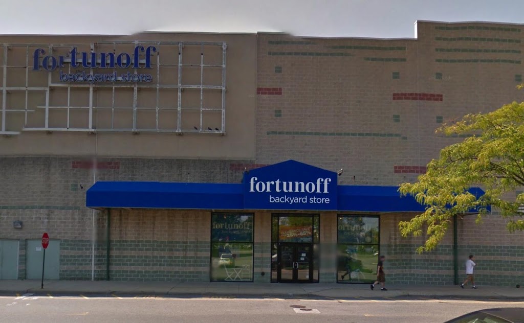 Fortunoff Backyard Store | 1500 Old Country Rd, Westbury, NY 11590, USA | Phone: (516) 832-8700