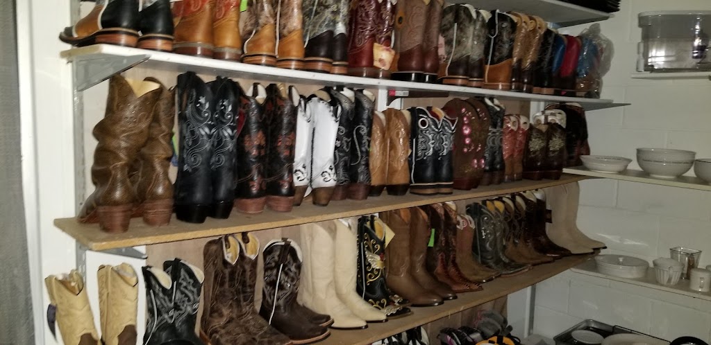 Kings trhift store with cowboys and girls staff | 522 Nickens Rd suite #526, Garland, TX 75043 | Phone: (469) 367-0391