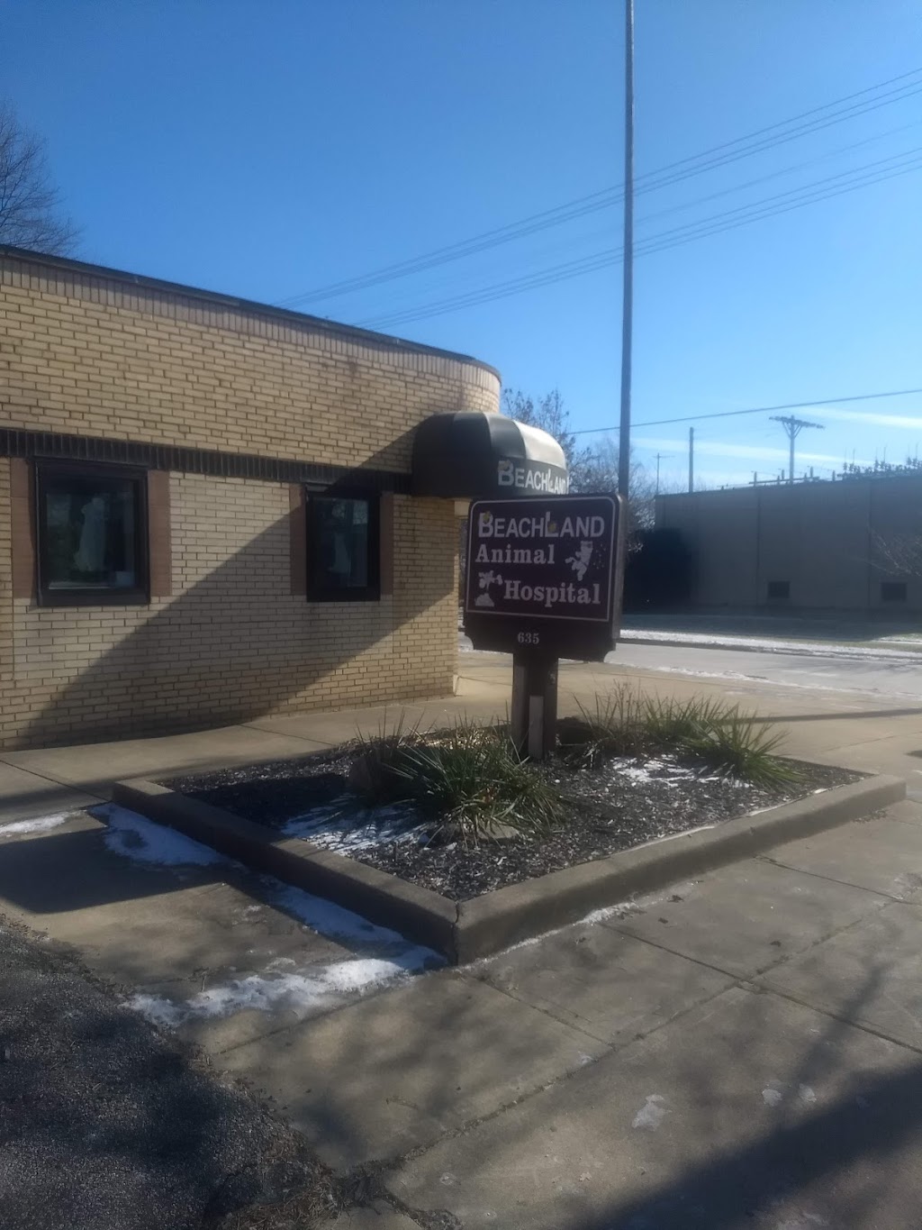 Beachland Animal Hospital | 635 E 200th St, Euclid, OH 44119, USA | Phone: (216) 531-4711