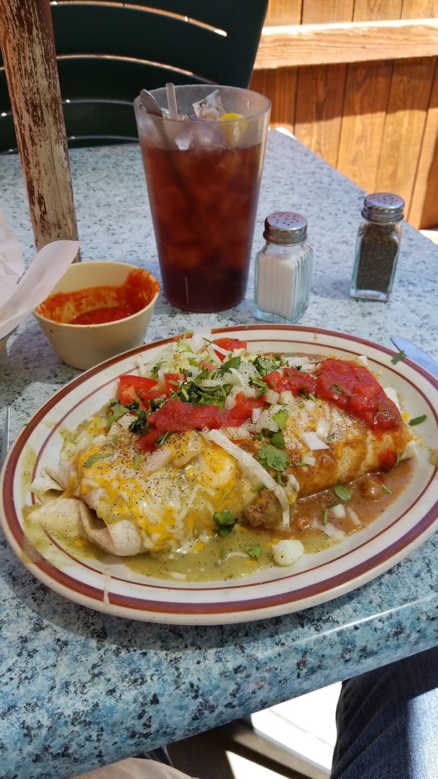 La Paws Restaurant | 1128 W Big Bear Blvd, Big Bear, CA 92314, USA | Phone: (909) 585-9115