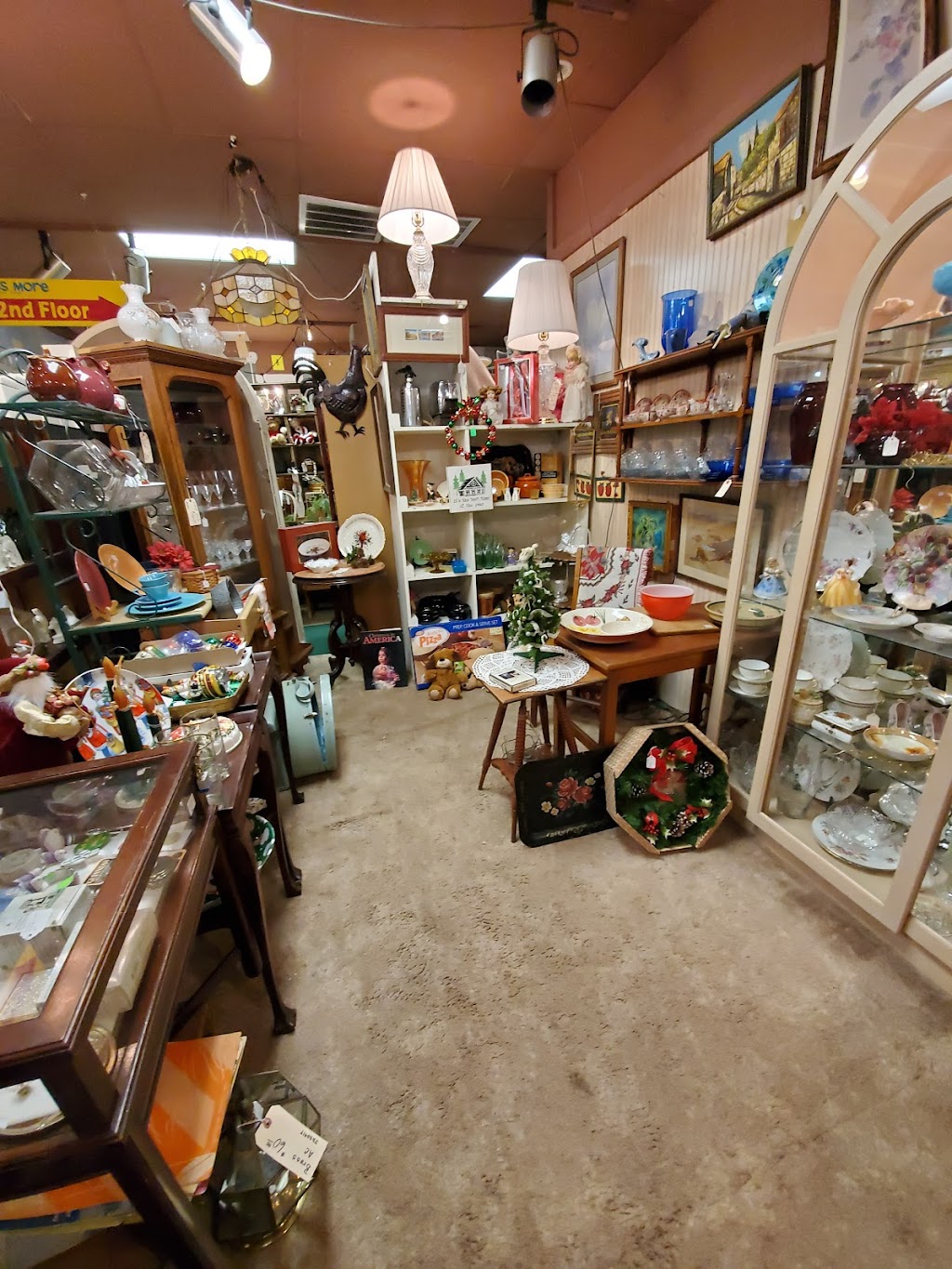 Antique Marketplace Hammonton | 109 12th St, Hammonton, NJ 08037, USA | Phone: (609) 567-1889