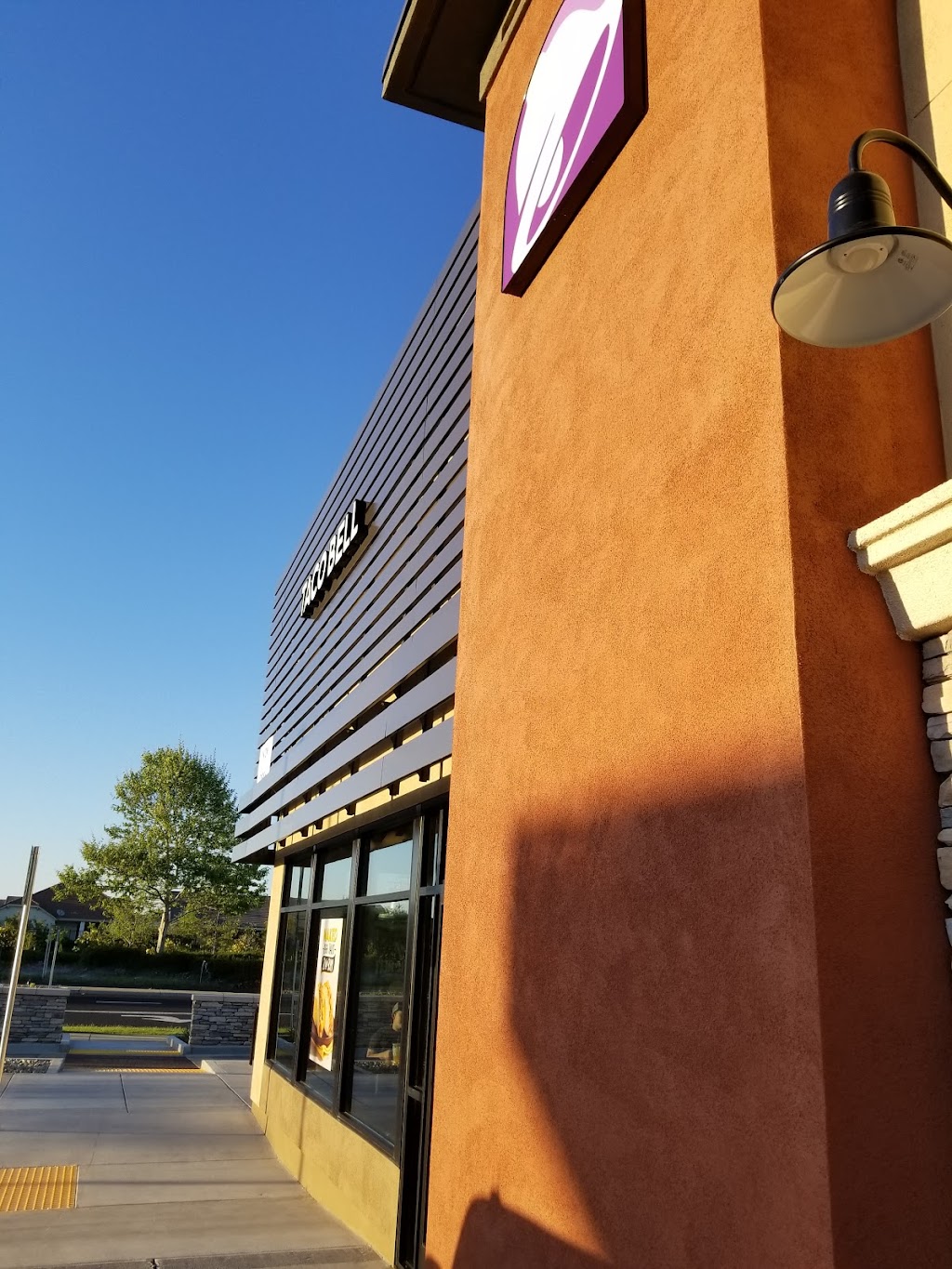 Taco Bell | 10061 Bruceville Rd, Elk Grove, CA 95757, USA | Phone: (916) 714-7602