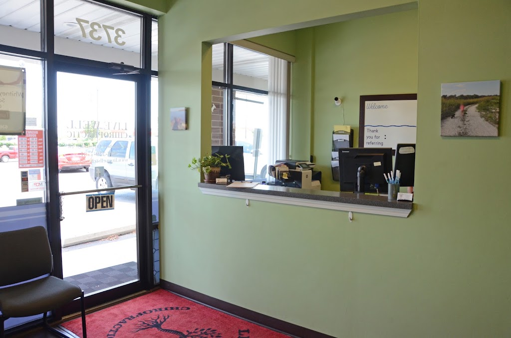 Live Well Chiropractic | 3737 Elm St, St Charles, MO 63301, USA | Phone: (636) 329-4567