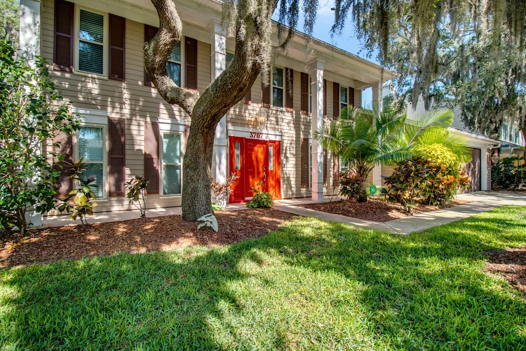 Tampa Bay Large Pool Home | Call for details, Valrico, FL 33596, USA | Phone: (813) 434-0568