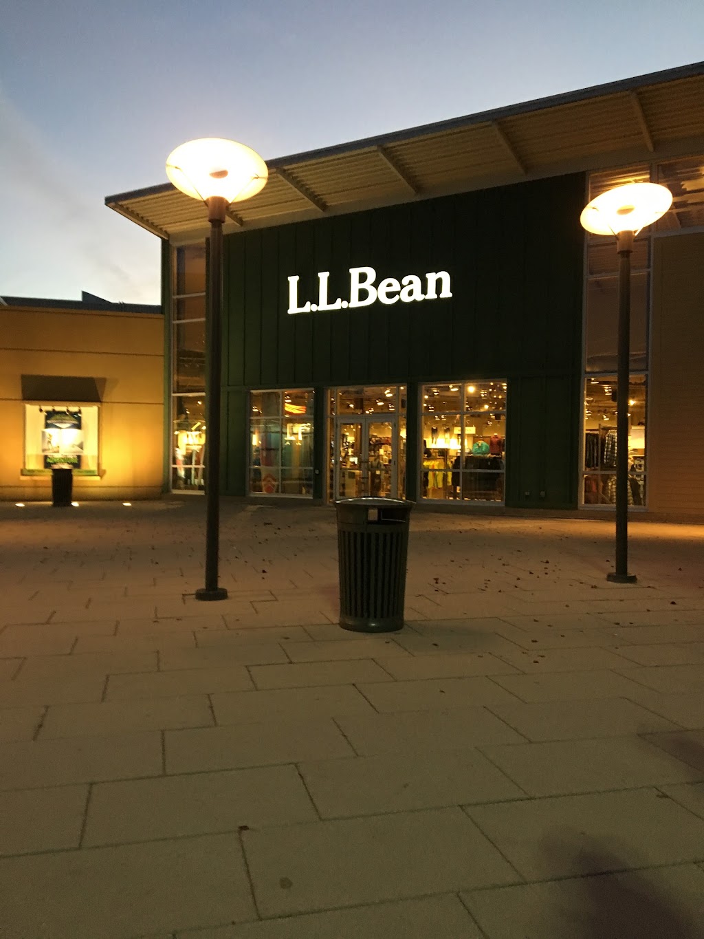 L.L.Bean | 700 Paramus Park, Paramus, NJ 07652, USA | Phone: (888) 490-3837