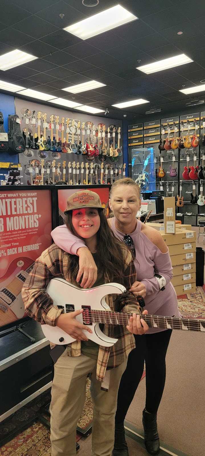 Guitar Center | 4254 S Mooney Blvd, Visalia, CA 93277, USA | Phone: (559) 713-0352