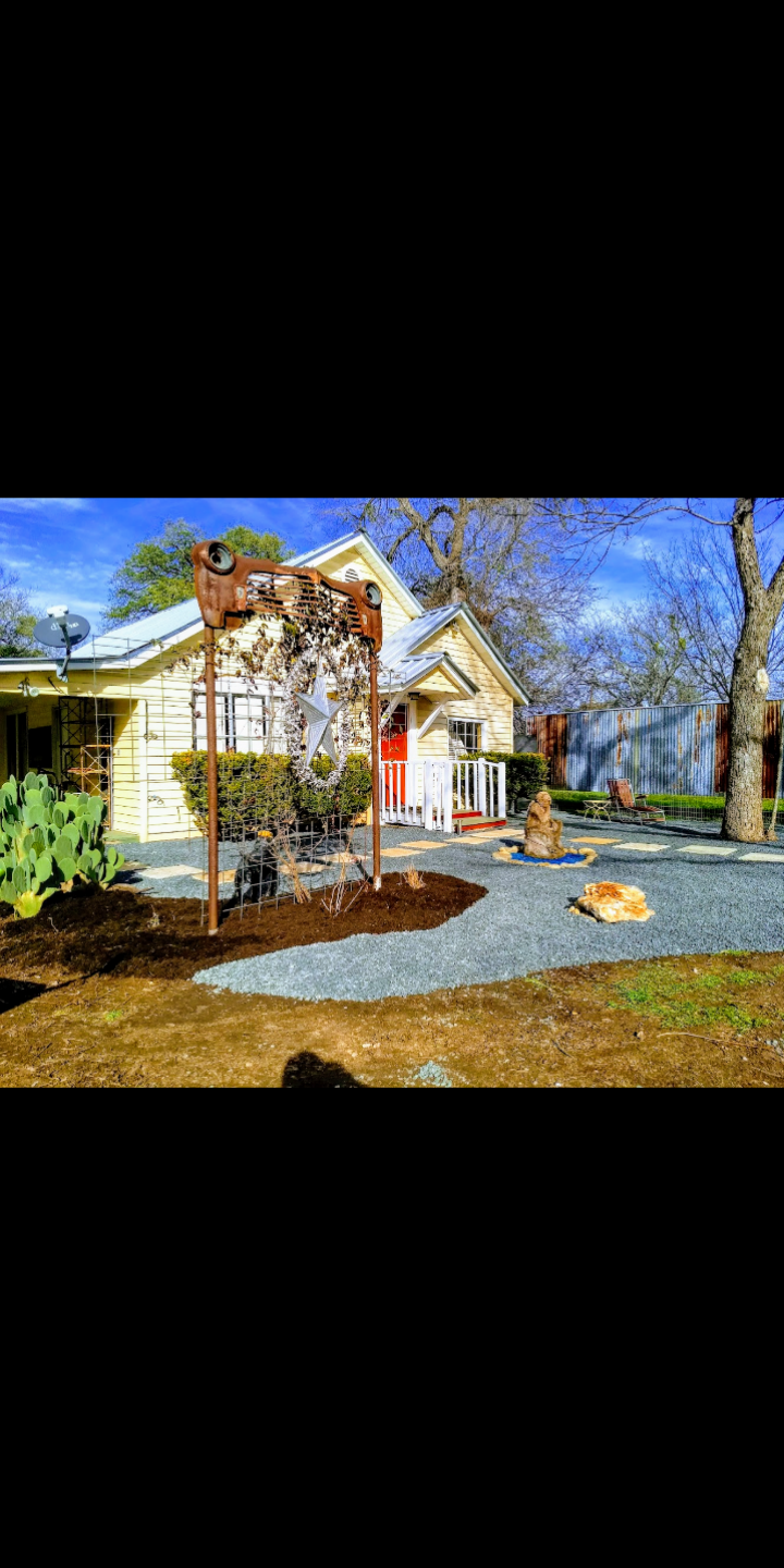 MELLOW YELLOW GUEST HOUSE | 7933 Co Rd 404, Spicewood, TX 78669, USA | Phone: (512) 227-3430