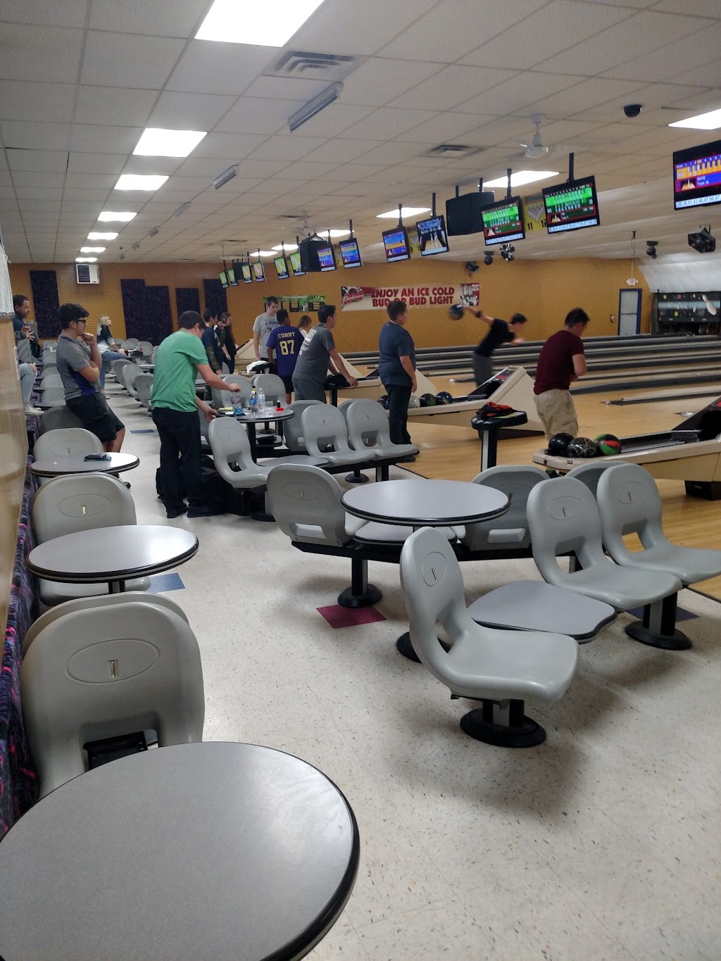 Kellys Imperial Lanes | 249 Wallins Corners Rd, Amsterdam, NY 12010, USA | Phone: (518) 842-6490