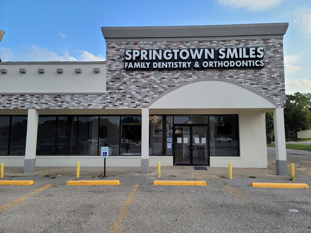 Springtown Smiles | 209 W Hwy 199 Suite 100, Springtown, TX 76082, USA | Phone: (682) 238-5610