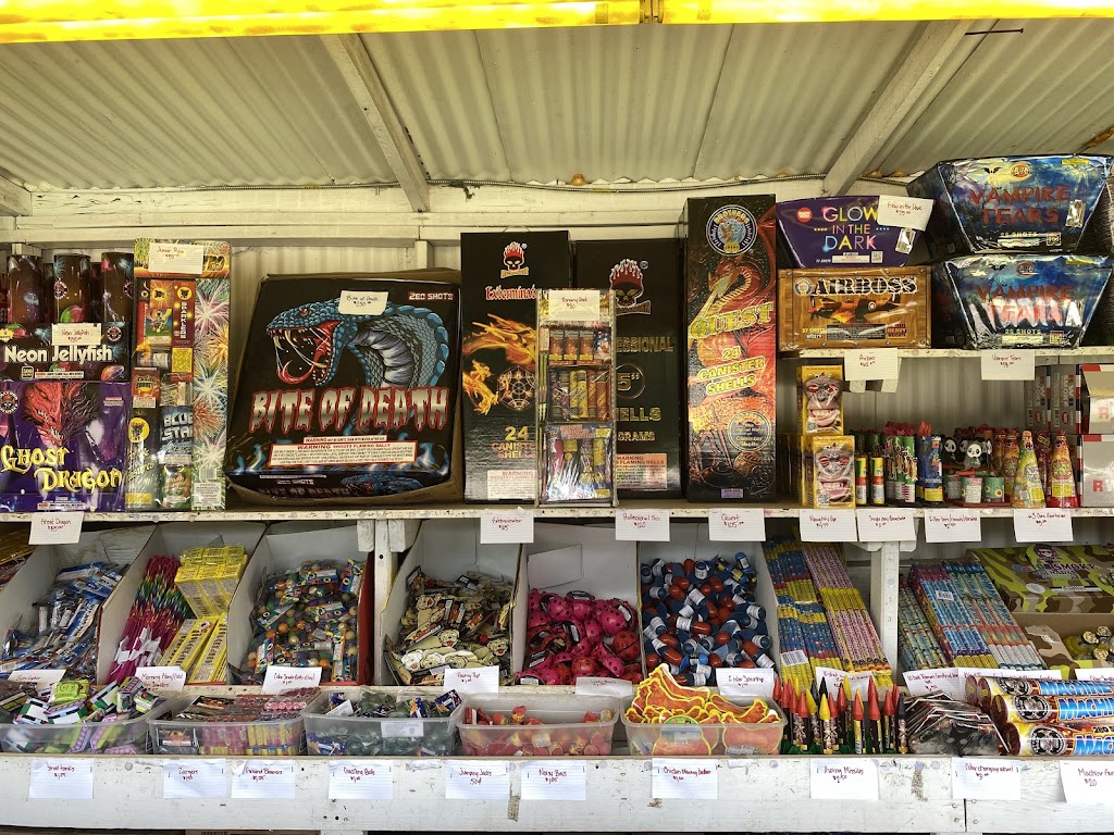 County Line - Fireworks | 11596 TX-34, Quinlan, TX 75474, USA | Phone: (903) 274-5617