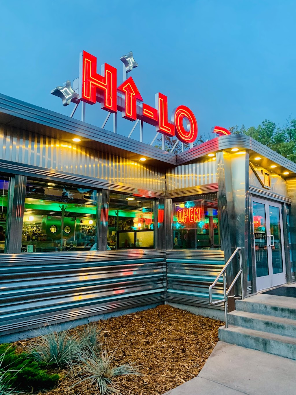 Hi-Lo Diner | 4020 E Lake St, Minneapolis, MN 55406, USA | Phone: (612) 353-6568