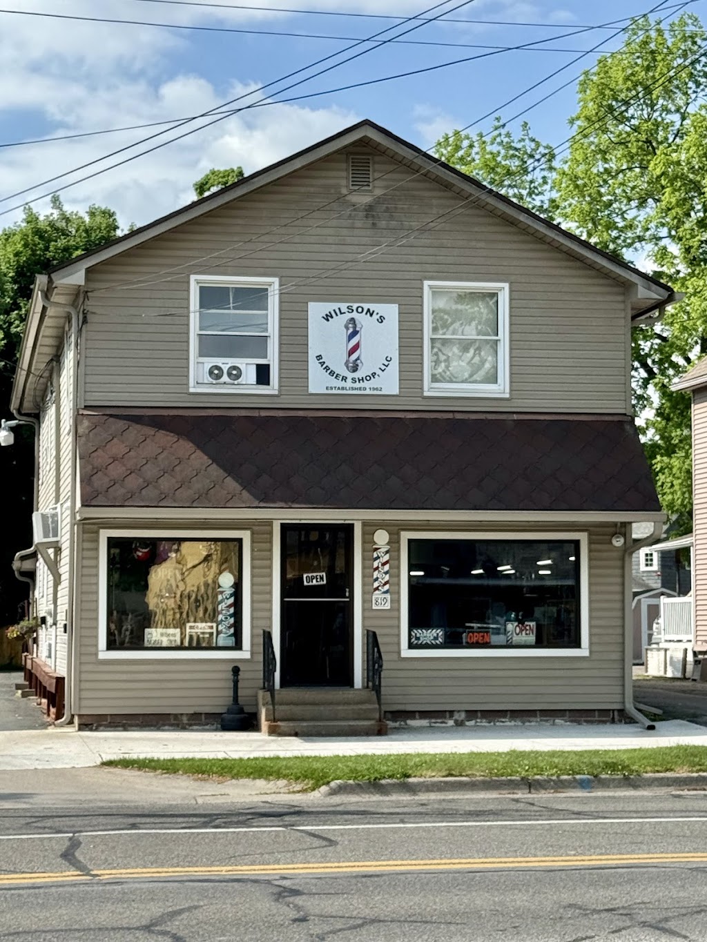 Wilson Barber Shop | 819 W Maumee St, Adrian, MI 49221, USA | Phone: (517) 263-9985