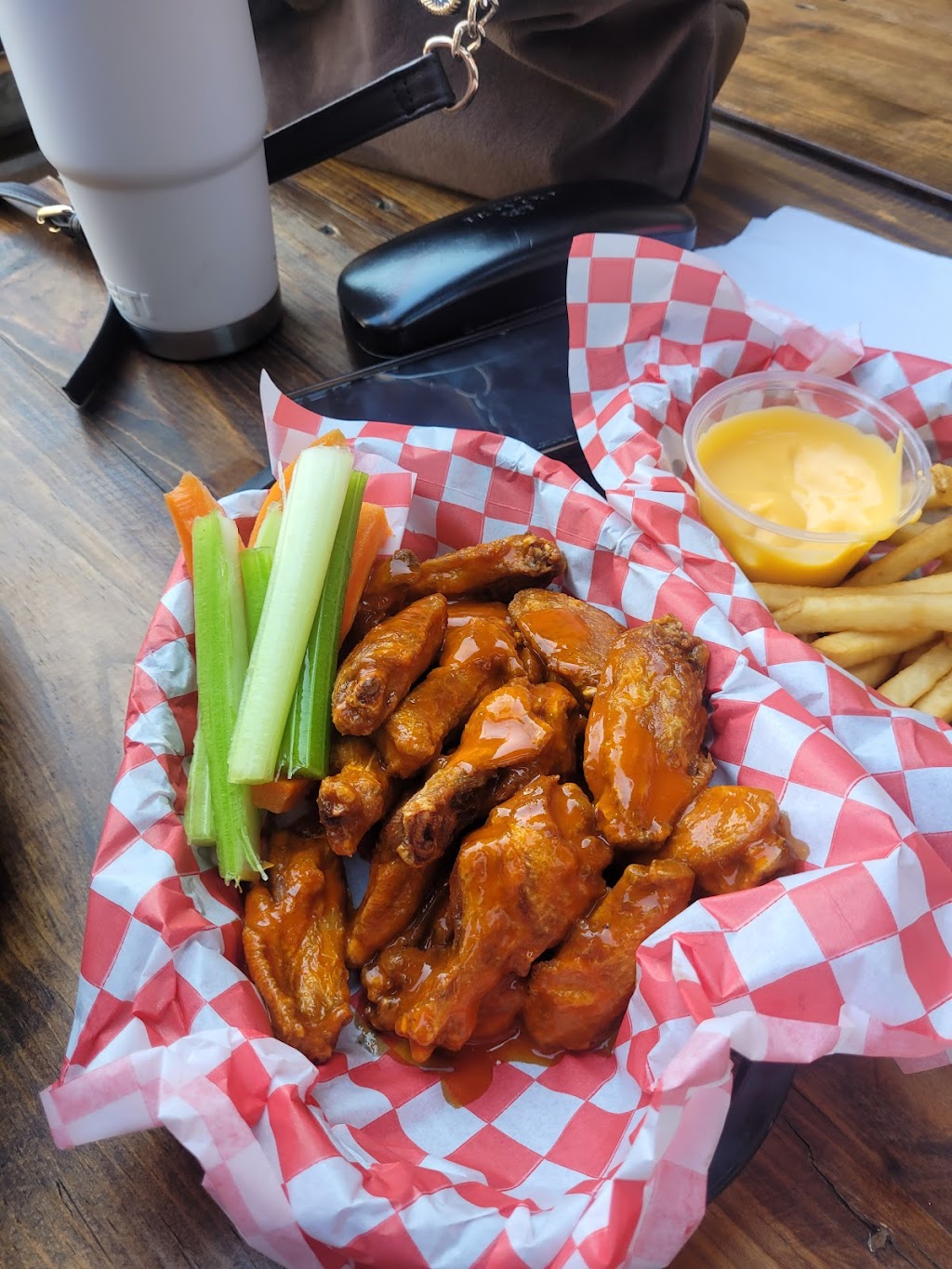 Tommys Burger | CALLE BENITO JUAREZ 64 ESQUINA. AV. EMILIANO ZAPATA PRIMO TAPIA PARTE, C. Benito Juarez 64, El Paraíso, 22740 Primo Tapia, B.C., Mexico | Phone: 661 112 5514