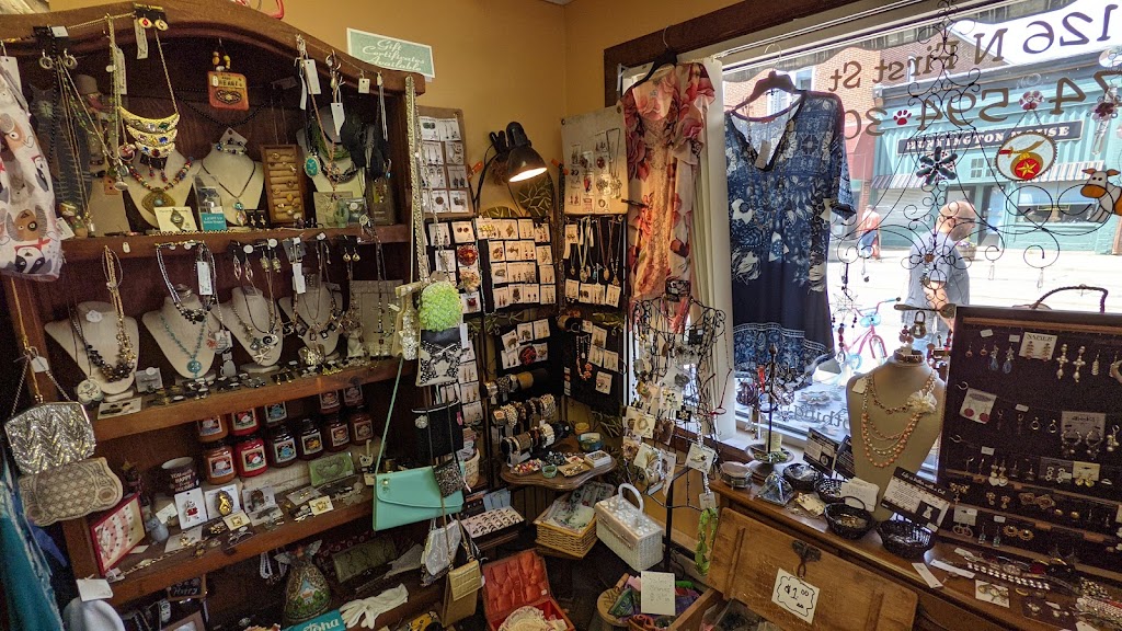 Purr-fectly Unique Boutique | 126 N First St, Pierceton, IN 46562, USA | Phone: (574) 594-3077