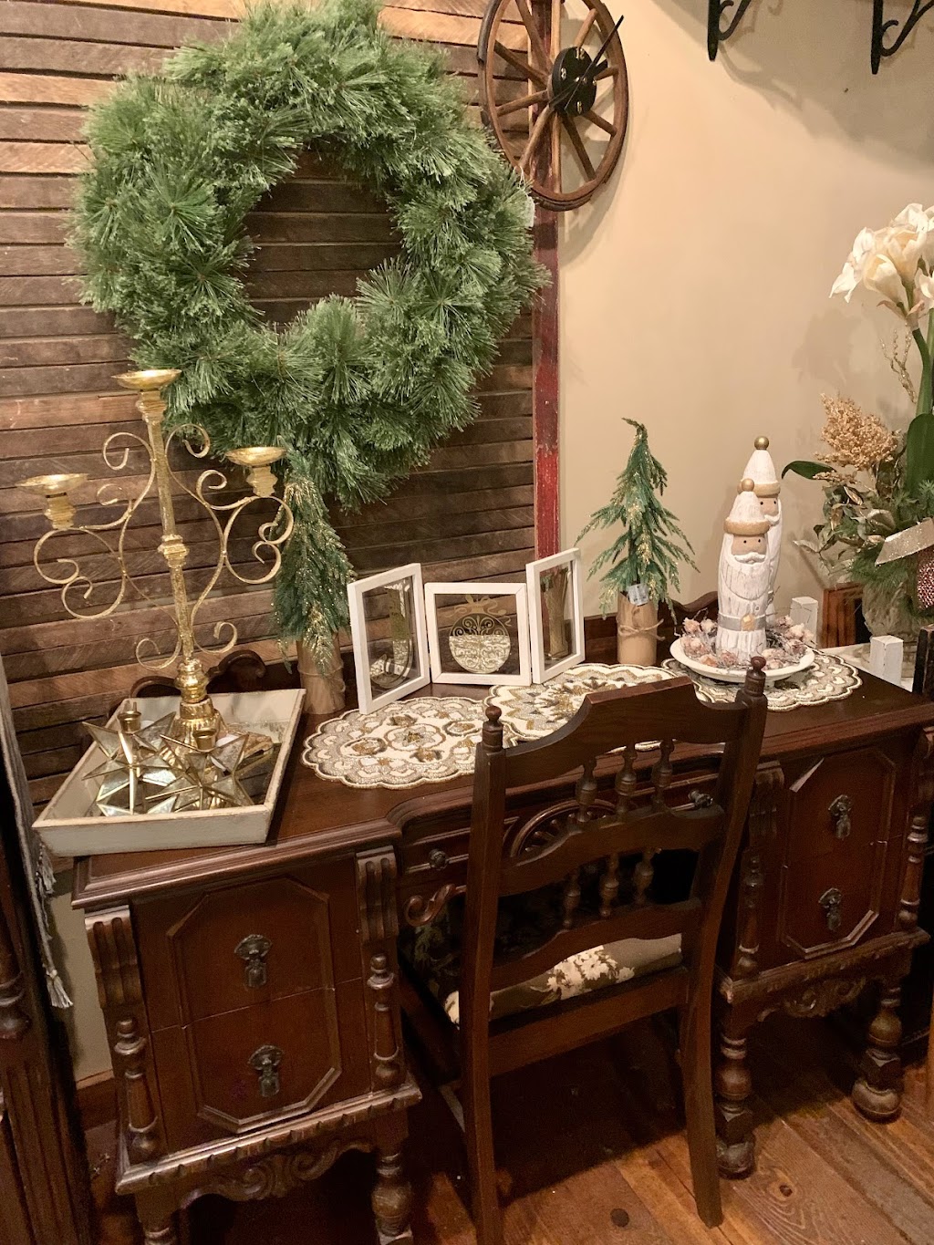 Vintage Charm | 613 W Madison Ave, Milton, WI 53563, USA | Phone: (608) 295-2520