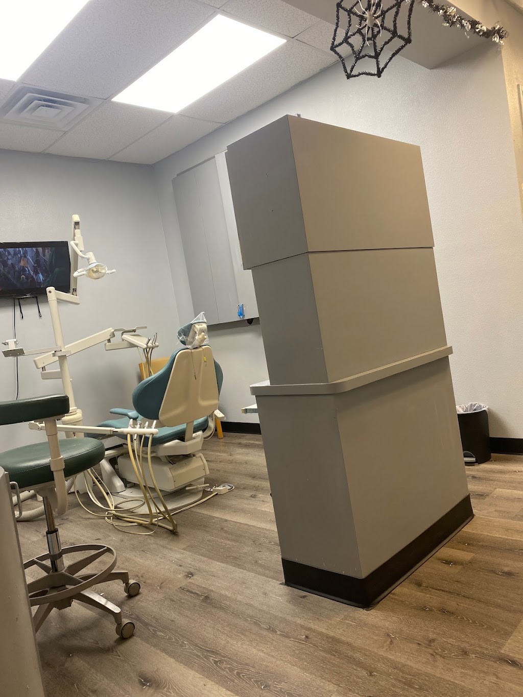 Royal Family Dentistry | 525 Pleasant Run Rd #200, Lancaster, TX 75146, USA | Phone: (972) 227-1800