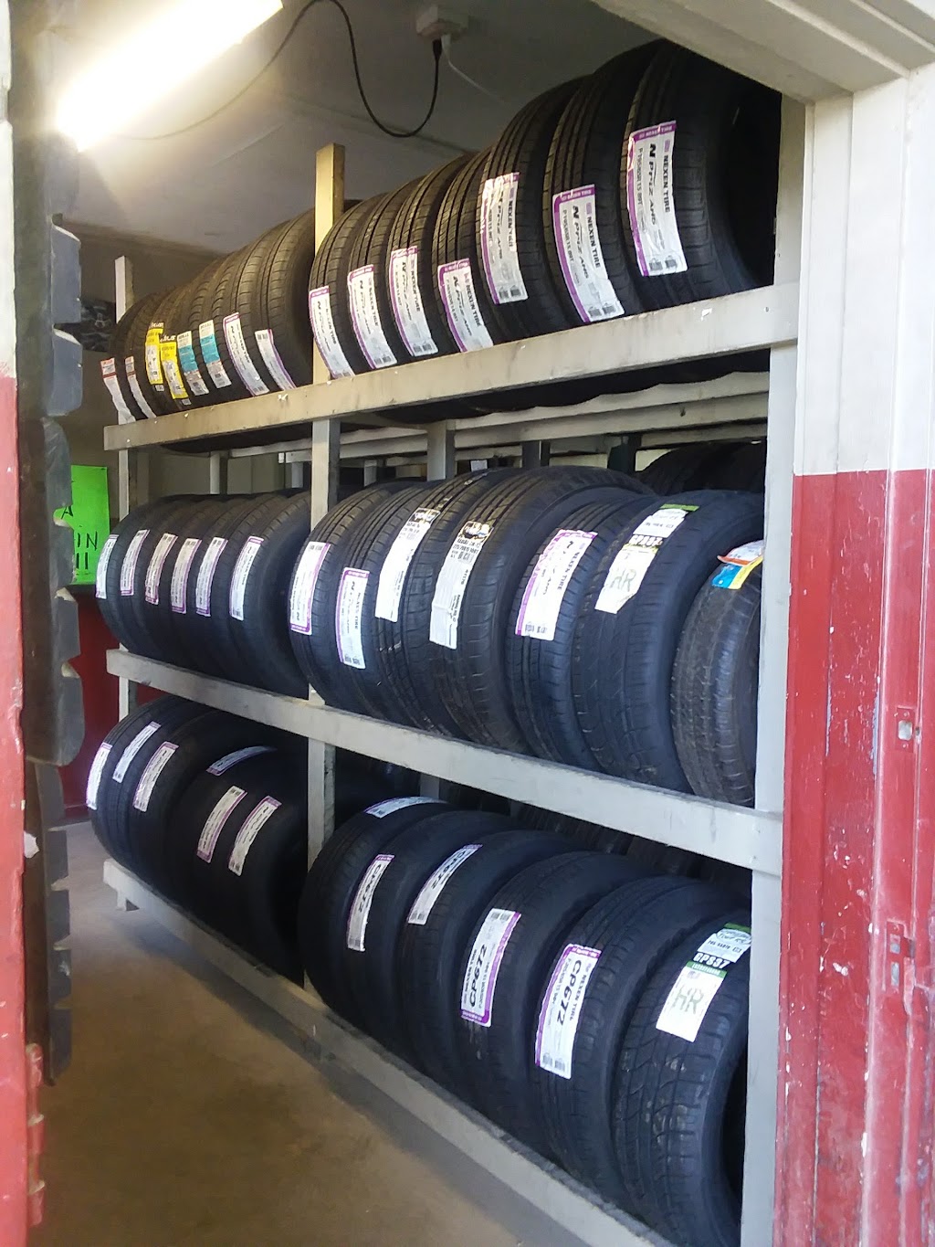 Leals Tire Service | 117 Hwy 290 Frontage Rd, Elgin, TX 78621, USA | Phone: (512) 281-0016