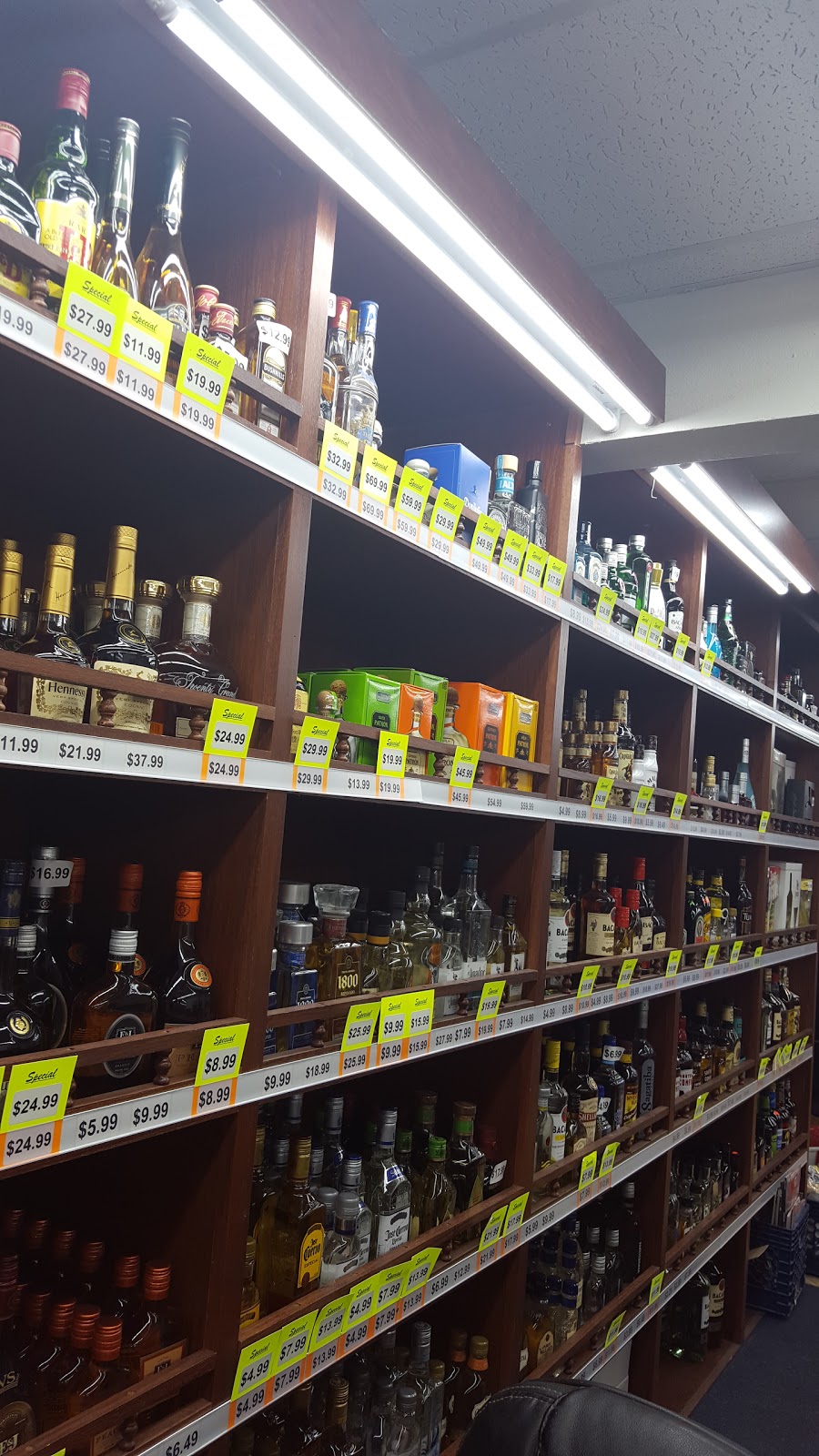 Lakeside Liquor | 31737 Riverside Dr, Lake Elsinore, CA 92530, USA | Phone: (951) 245-1620