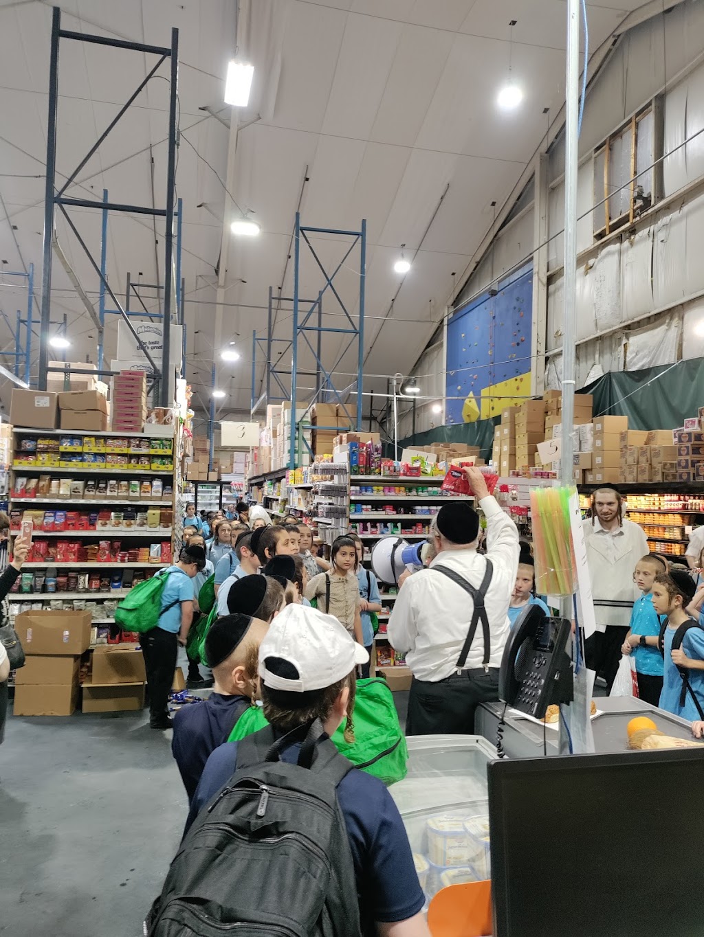 Mottys Supermarket | 18 College Rd, Monsey, NY 10952, USA | Phone: (845) 356-5310