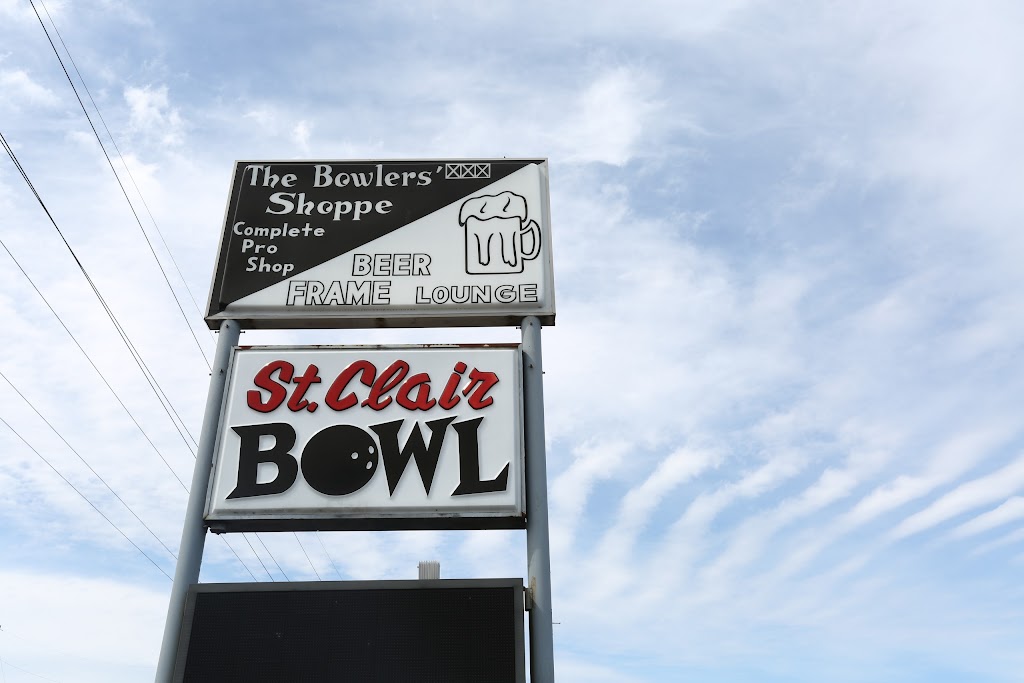 St. Clair Bowl | 5950 Old Collinsville Rd, Fairview Heights, IL 62208, USA | Phone: (618) 632-2400