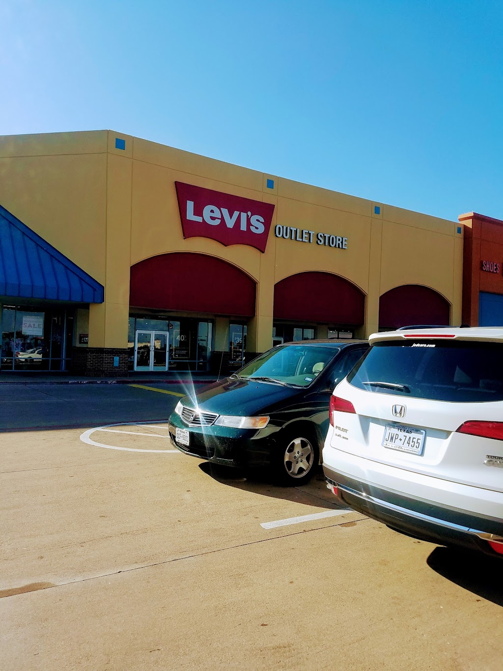 Levis Outlet Store | 301 Tanger Dr Suite 107, Terrell, TX 75160, USA | Phone: (972) 563-6887