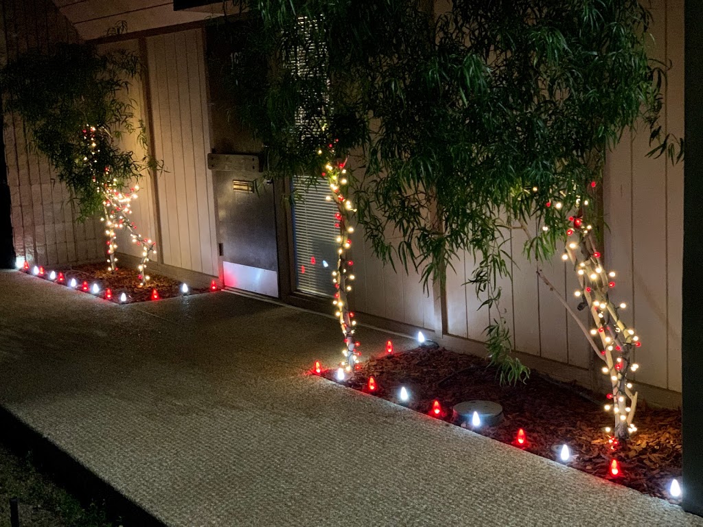 Magic Touch Holiday Lighting | 4221 W Poinsettia Dr, Phoenix, AZ 85029, USA | Phone: (602) 919-9730