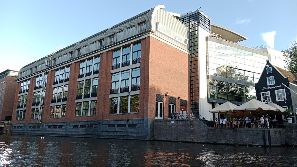 Amsterdam University of the Arts | Jodenbreestraat 3, 1011 NG Amsterdam, Netherlands | Phone: 020 527 7710