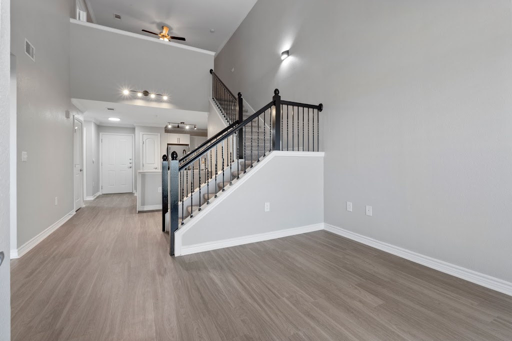 Elan at Bluffview | 3850 W Northwest Hwy, Dallas, TX 75220, USA | Phone: (972) 428-3117