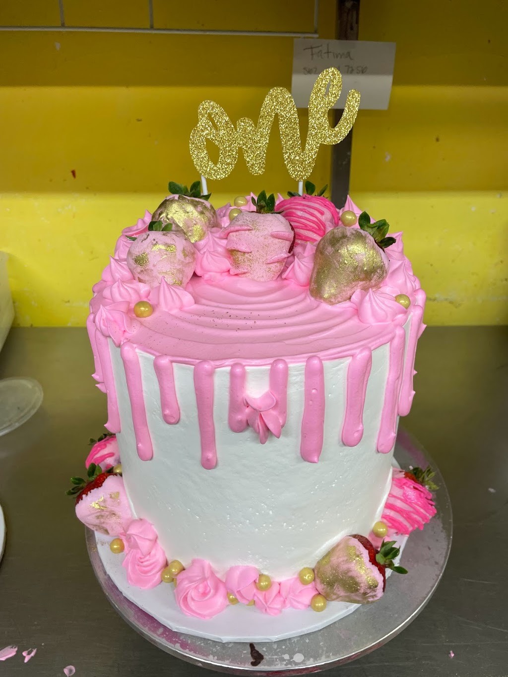 Lusias Bakery | 416 E Compton Blvd, Compton, CA 90221, USA | Phone: (424) 338-6288