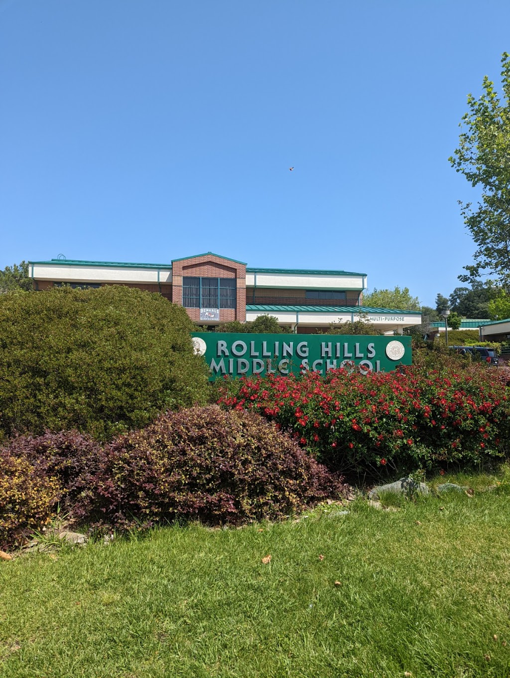 Rolling Hills Middle School | 7141 Silva Valley Pkwy, El Dorado Hills, CA 95762, USA | Phone: (916) 933-9290