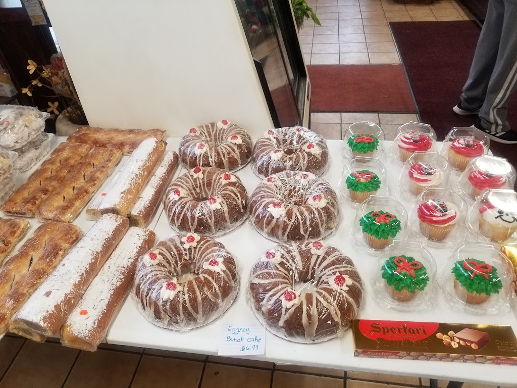 T & T Bakery/Deli | 252 E Erie St, Painesville, OH 44077, USA | Phone: (440) 352-9742