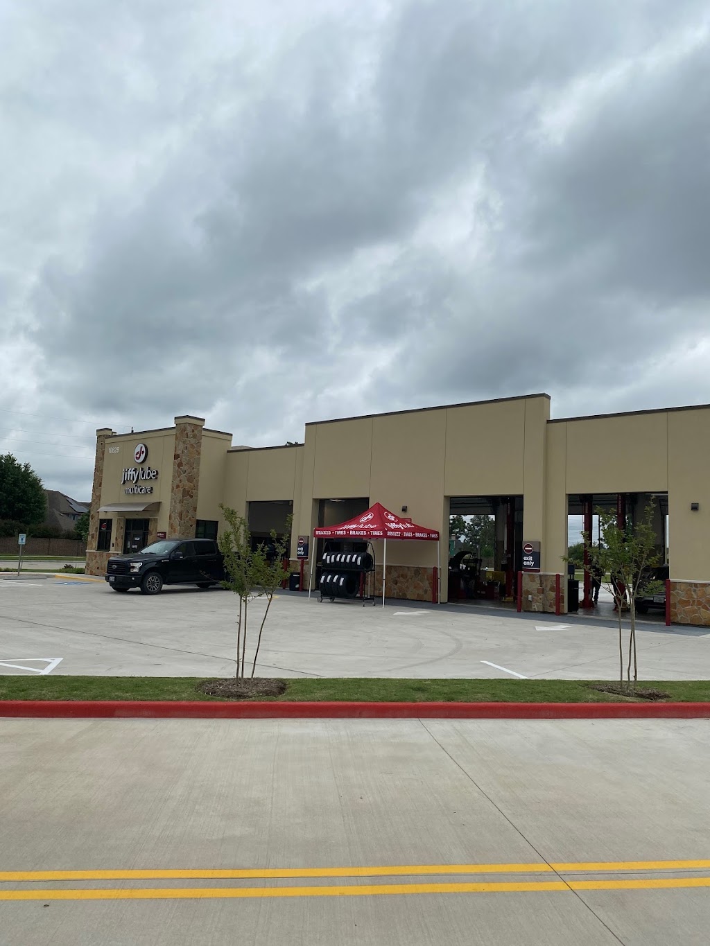 Jiffy Lube | 10829 Gleannloch Forest Dr, Spring, TX 77379, USA | Phone: (281) 643-0720
